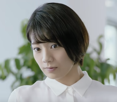 ファッショントレンド ユニークアイフル Cm 女性 歴代